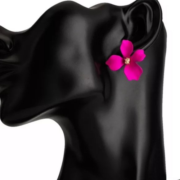 New Gorgeous Pink Summer Flower Stud Earrings - Picture 4 of 5